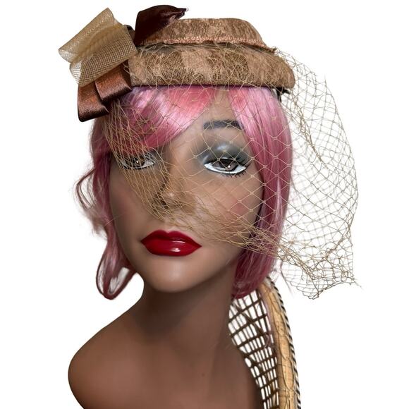 Vintage 1950s Style Fascinator Hat | Beige Brown Lace Satin Bow Veil Pillbox Hat main image 6